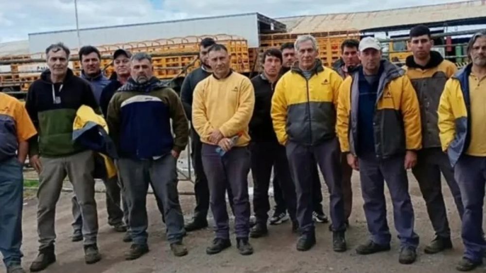 Gremio petrolero lanz� un paro total en Amarilla Gas por despidos y amenaza de cierre definitivo