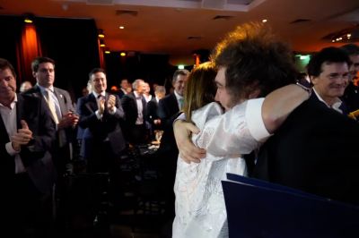Bullrich se baj� de la reuni�n de gabinete y vuelve a despegarse de Milei