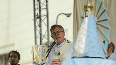 Apuestas: la Iglesia aprovecha la visita del Papa y presiona a Milei
