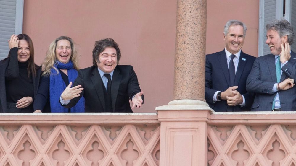 Javier Milei, tras el Lulazo: de farmear aura en el balc�n a ratificar el modelo econ�mico frente al gabinete