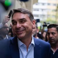 Migraciones confirm� que Fl�vio Bolsonaro pas� por la Argentina para viajar en vuelo privado rumbo a EE.UU.