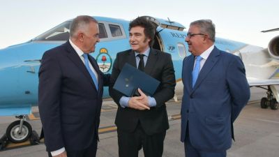 Javier Milei de cabotaje: el Presidente arranca en Catamarca un raid federal por nueve provincias