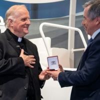 Toyota present� uno de los Papam�viles que utilizar� Le�n XIV durante su visita a la Argentina