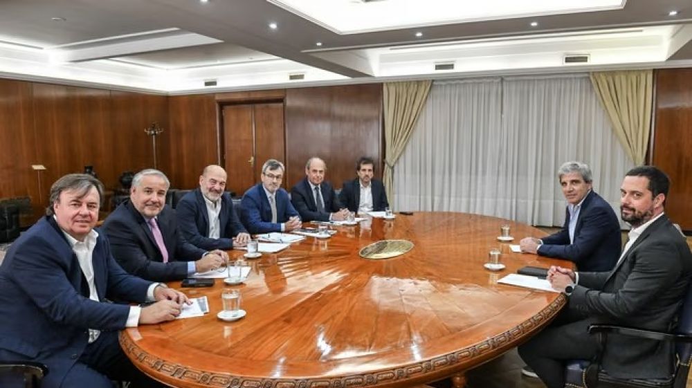La UIA recibir� a Luis Caputo en su principal encuentro del a�o y pide acelerar la baja de impuestos
