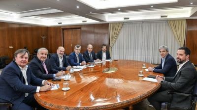 La UIA recibir� a Luis Caputo en su principal encuentro del a�o y pide acelerar la baja de impuestos