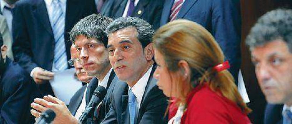 Los K buscan sumar a la UCR, pese al temor de un Pacto de Olivos II