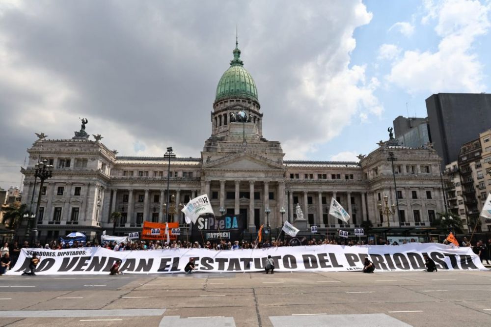 �No vendan el Estatuto del periodista�: Movilizaci�n y un claro pedido al Senado para proteger al periodismo, la libertad de expresi�n y el derecho a la informaci�n