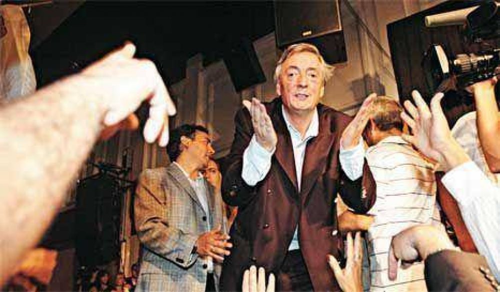 Kirchner suma heridos en su regreso al PJ