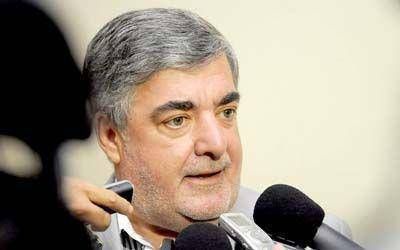  Das Neves firma tres contratos del "Plan Verano"