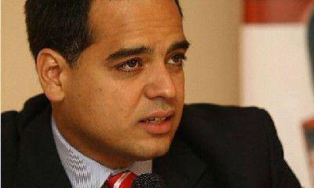 "El conflicto es pol�tico y tiene su campo de batalla en los medios de comunicaci�n"