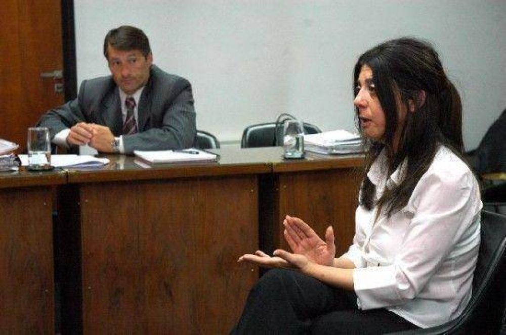 Sandra Bombardieri se deslig� del control de los convenios  	 