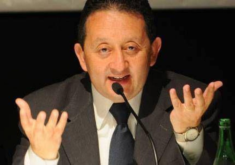 Con lo justo, Celso Jaque logr� el aval de Diputados para endeudarse