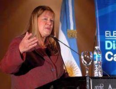 Stolbizer se aleja de Carri� y rechaza una oposici�n "uniforme"