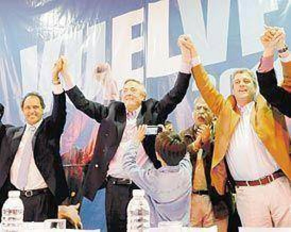 Un acto frente al Congreso para "celebrar" el diploma de Kirchner