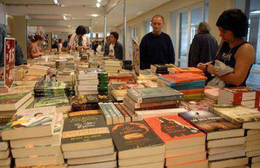 Tras la playa, la Feria del Libro volvi� a colmarse de p�blico