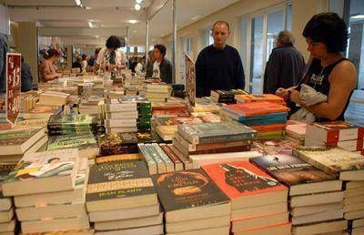 Tras la playa, la Feria del Libro volvi� a colmarse de p�blico
