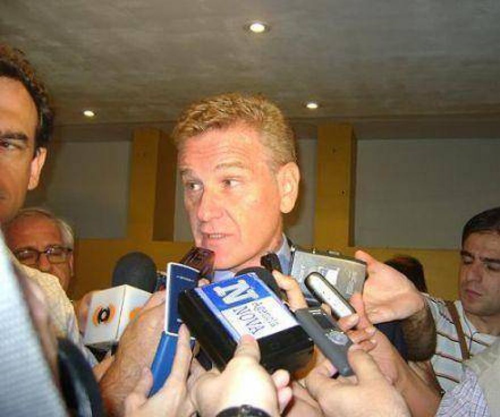 De Narv�ez asegura que luchar� para que "no haya cuatro a�os m�s de kirchnerismo"