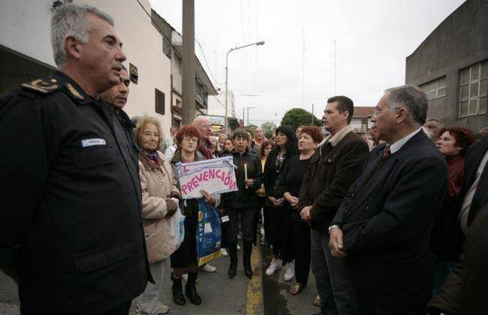 Vecinos del Puerto se movilizaron en reclamo de paz y seguridad