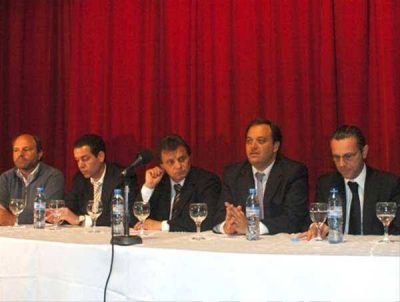 "Fortalecer y modernizar nuestra econom�a es generar progreso"