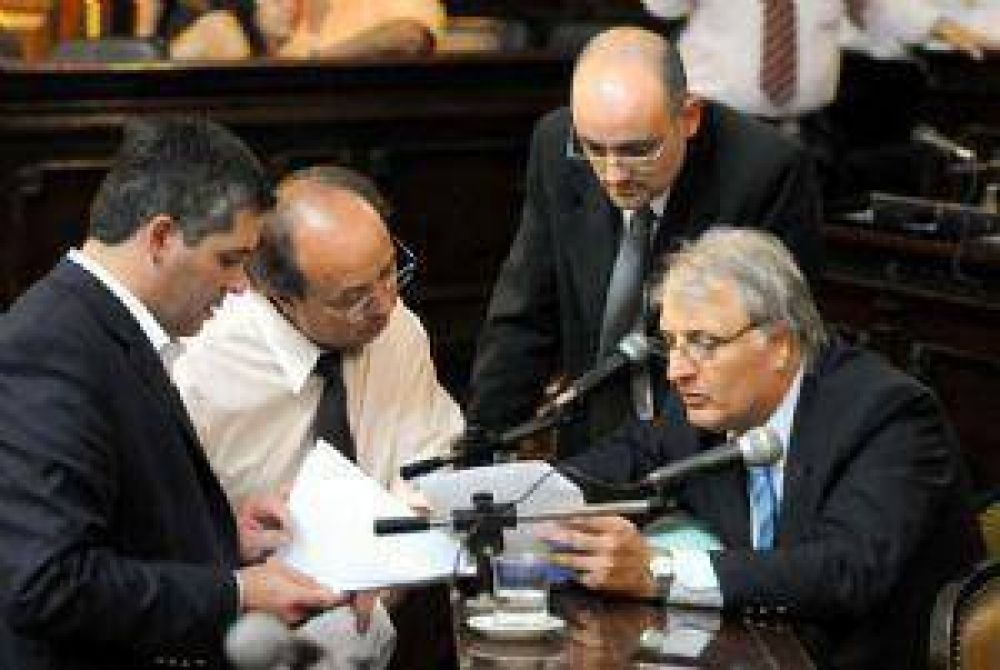 El Frente C�vico se mantuvo firme y estir� la agon�a de Jaque por la deuda