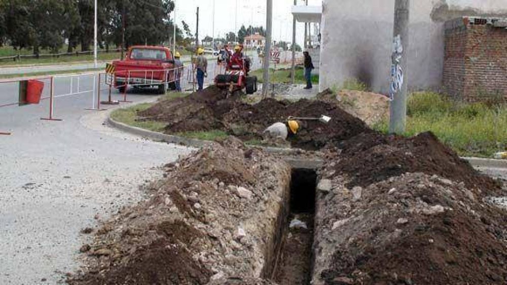 Comenz� la obra del nuevo plan municipal para extender los servicios en m�s de 100 cuadras de la ciudad