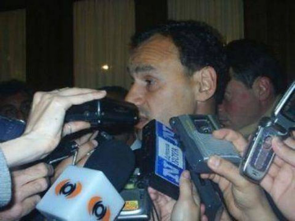 Un favor de Bruera a Panella, por el COU, retras� el inicio de la sesi�n por 5 horas