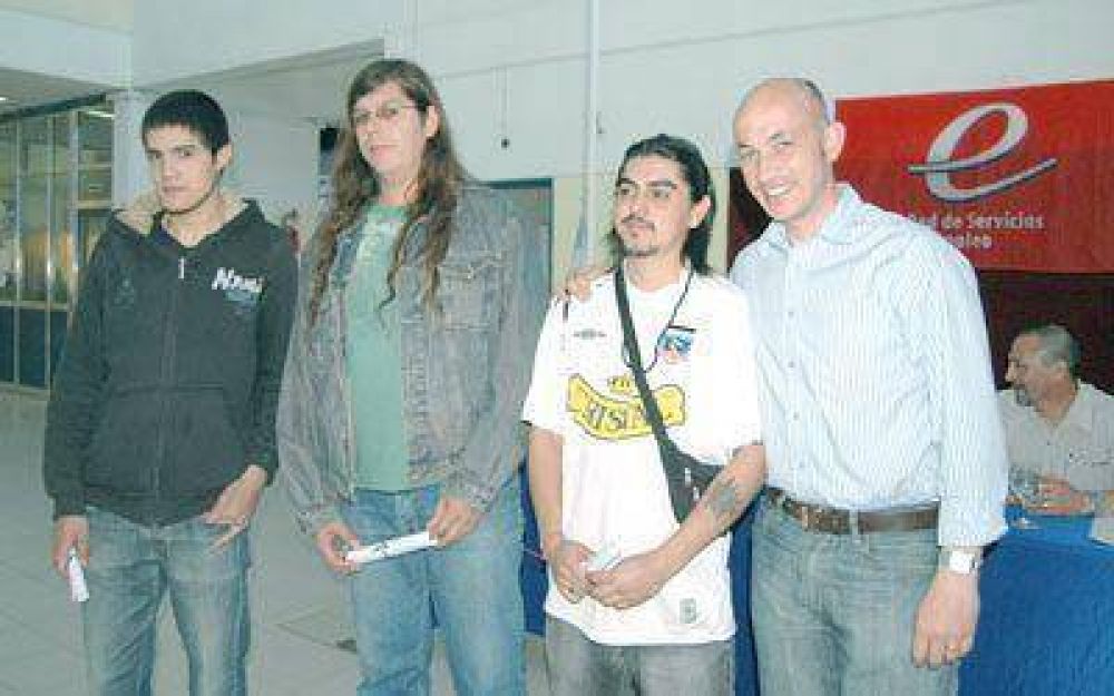Otorgan certificados de auxiliares de miner�a a desocupados de Caleta