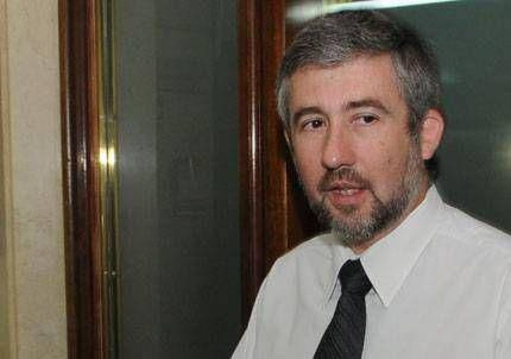 El ministro Saracco culp� a ATE por la cancelaci�n de las cirug�as en el Notti