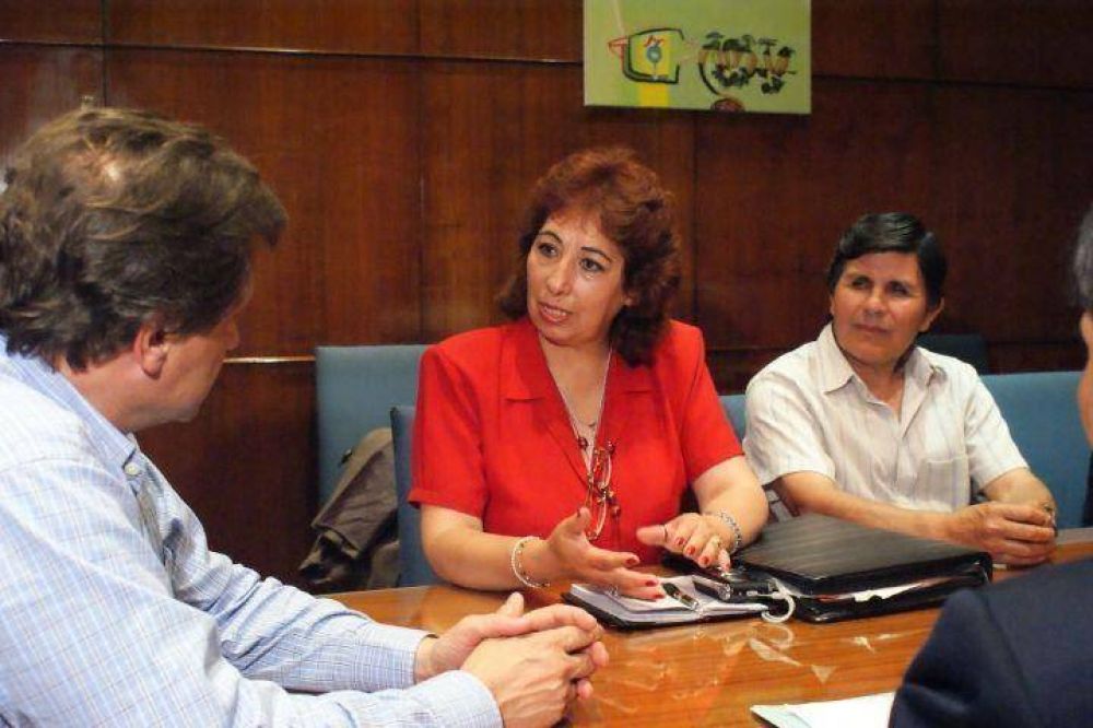El Intendente se reuni� con el Centro de Residentes Bolivianos