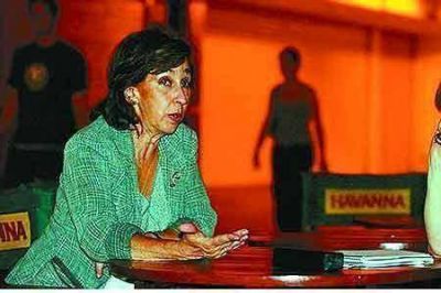 Cr�ticas y renuncia de funcionaria K