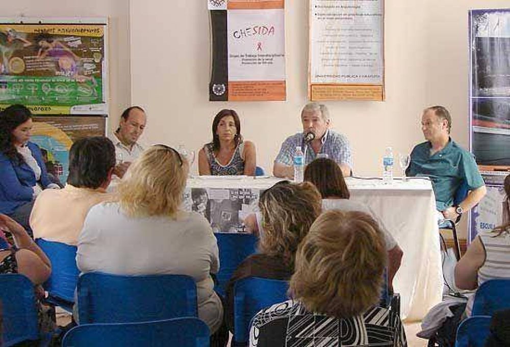 Charla debate sobre pol�ticas p�blicas asociadas al Sida