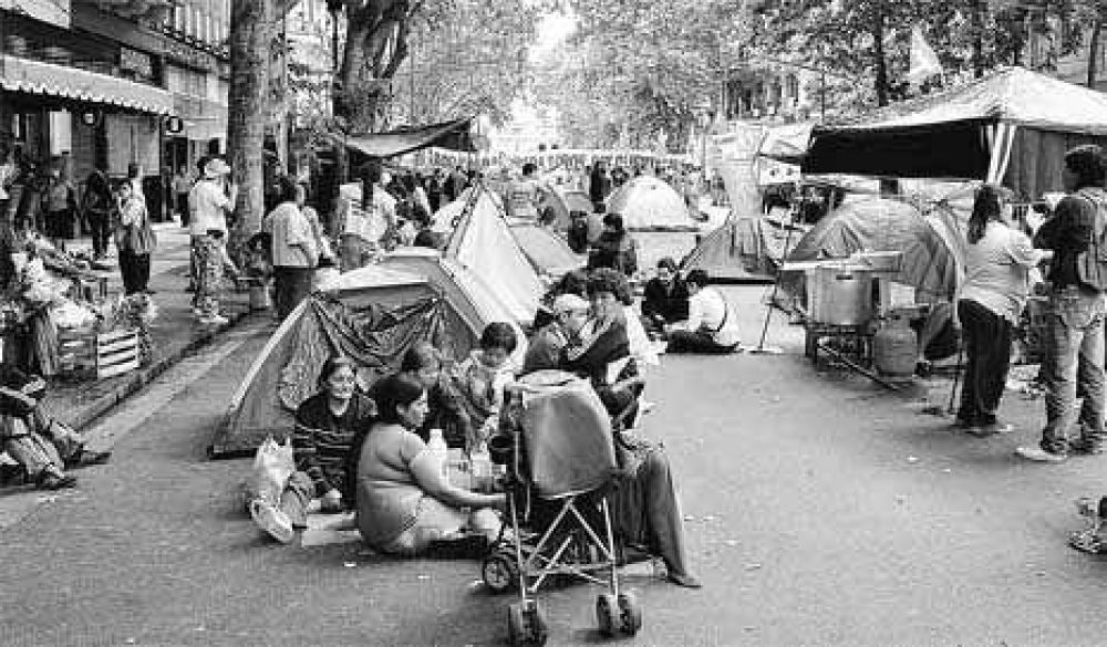 Piden queso, les dan hueso y sigue la protesta