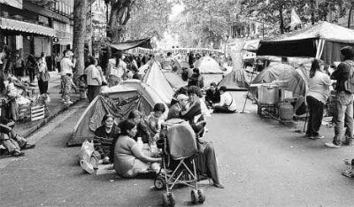 Piden queso, les dan hueso y sigue la protesta
