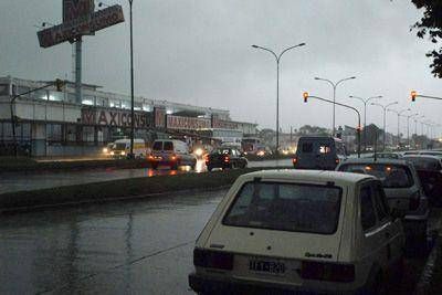 Temporal de agua y granizo trasform� el d�a en noche