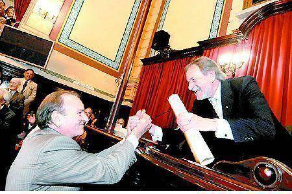 Juraron los legisladores con pol�mica en el Senado