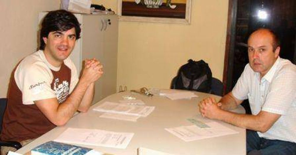 L�pez Mancinelli entreg� subsidio a la Escuela de Del Carril
