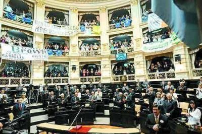 Reforma pol�tica ampl�an la cantidad de legisladores