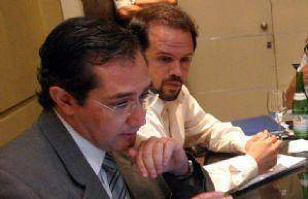 Cruce de acusaciones por deudas entre el Senado y Diputados