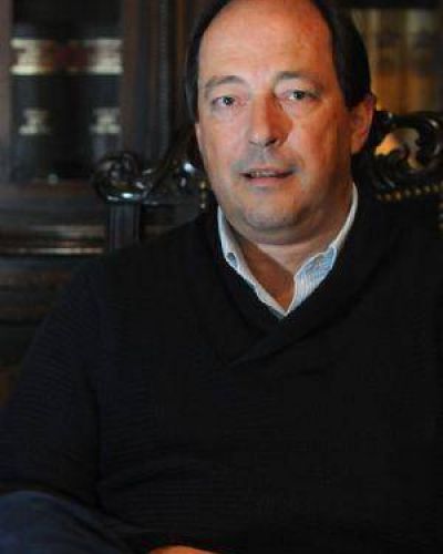 Sanz quiere crear un �rgano que investigue la corrupci�n del Gobierno
