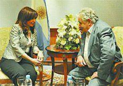  Mujica tiende puentes sobre aguas turbulentas