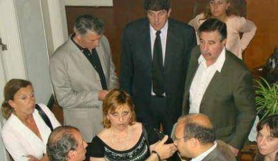 La oposici�n respald� el dictamen y conden� las agresiones