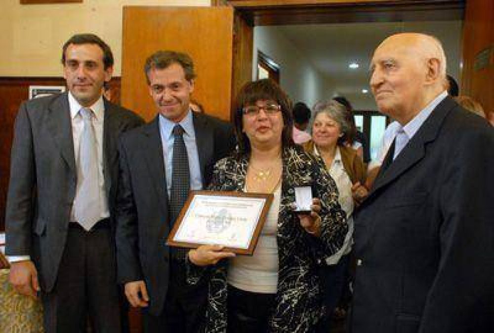 Distinguieron a los ediles salientes