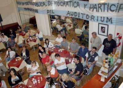 Papel�n bonaerense: Daniel Scioli y Juan Carlos D Amico tienen la entrada prohibida al Audit�rium que sigue tomado por los trabajadores