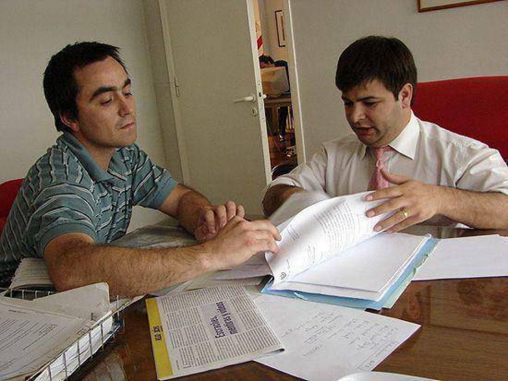 Cominotto se puso el traje y ya preside el Concejo: "que nos dejen caminar para ver si somos rengos"