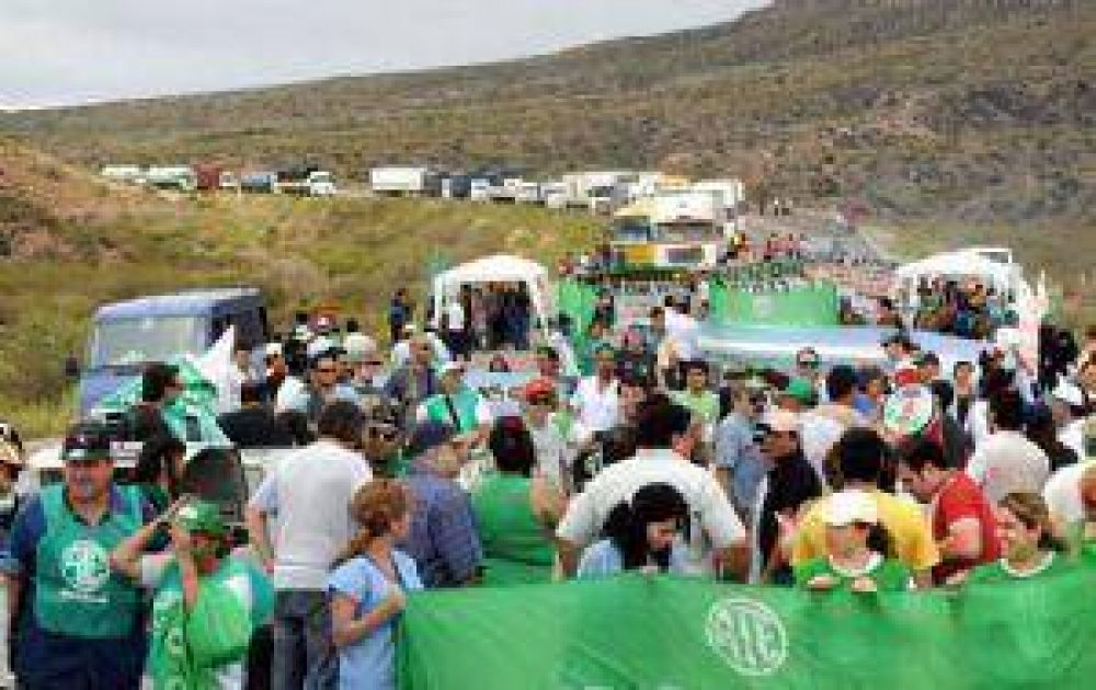 La protesta se agudiza: ATE cort� rutas y los troles volvieron a parar