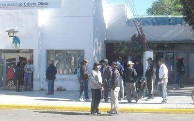 Desocupados de UOCRA volvieron a cortar la ruta de ingreso a Caleta