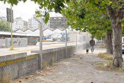 Ayer comenzaron a alambrar el play�n de la vieja Terminal