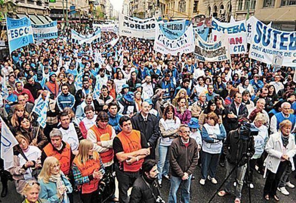 Gremios docentes aguardan convocatoria por sueldos 