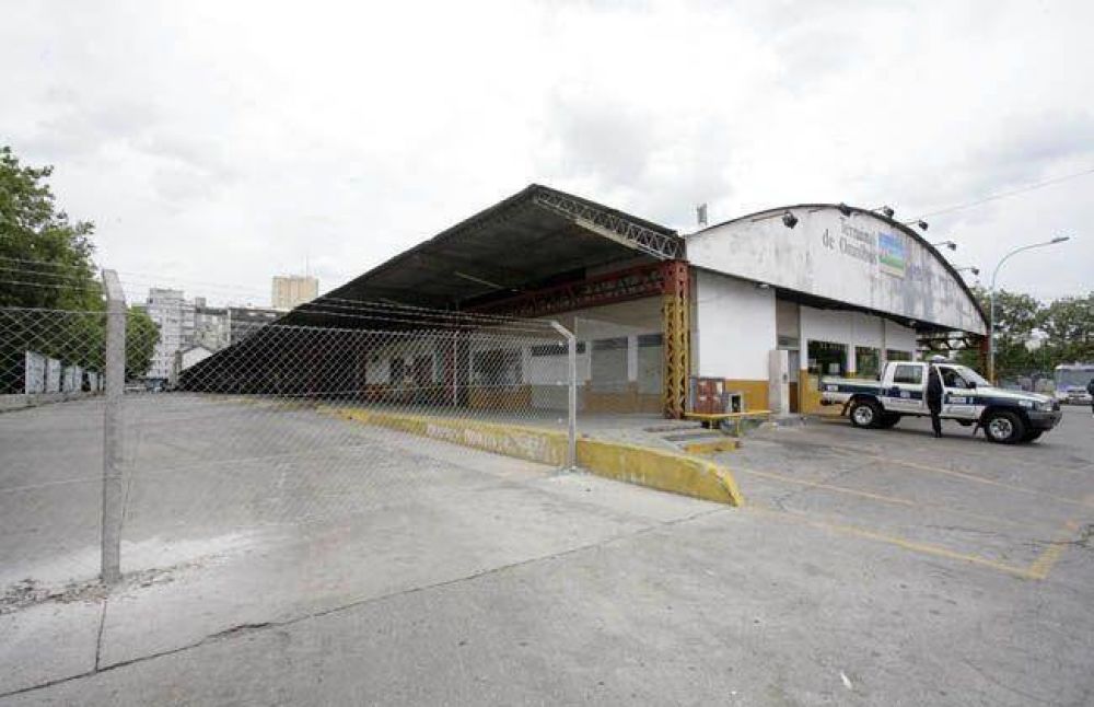 Pocos comercios abiertos y un cerco en la vieja estaci�n