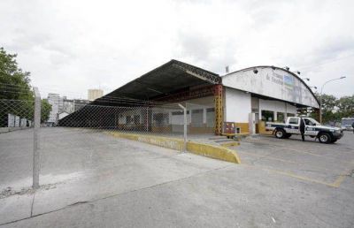 Pocos comercios abiertos y un cerco en la vieja estaci�n